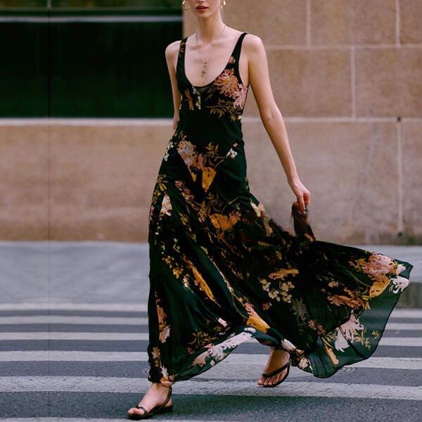 Vivienne Elegant Noir Bloom Maxi Dress
