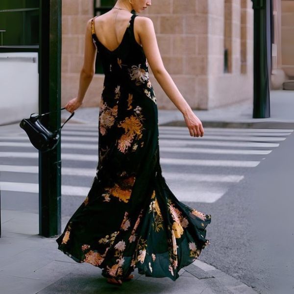 Vivienne Elegant Noir Bloom Maxi Dress