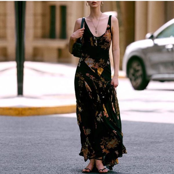 Vivienne Elegant Noir Bloom Maxi Dress