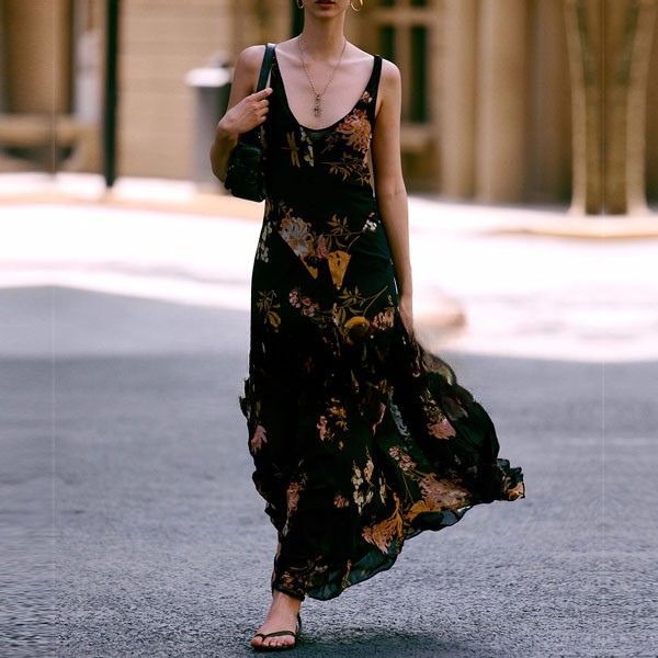 Vivienne Elegant Noir Bloom Maxi Dress