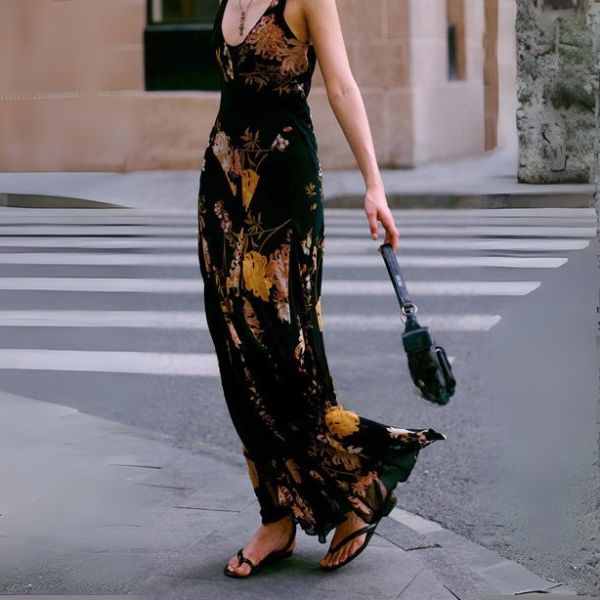 Vivienne Elegant Noir Bloom Maxi Dress