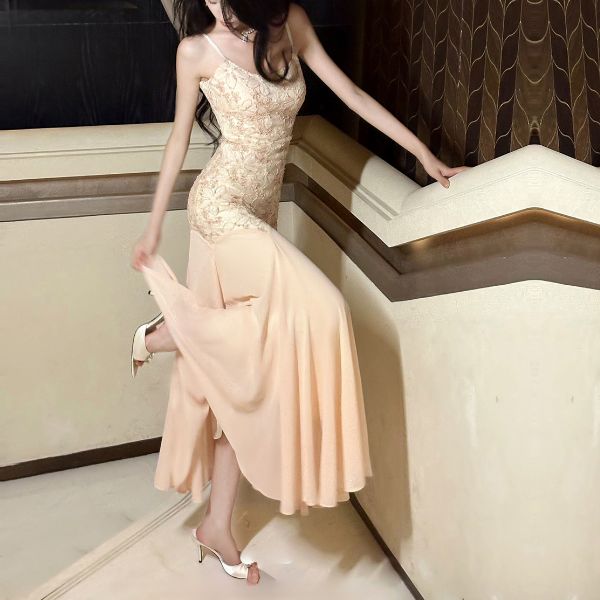 Chérie Feminine Embellished Flora Evening Dress