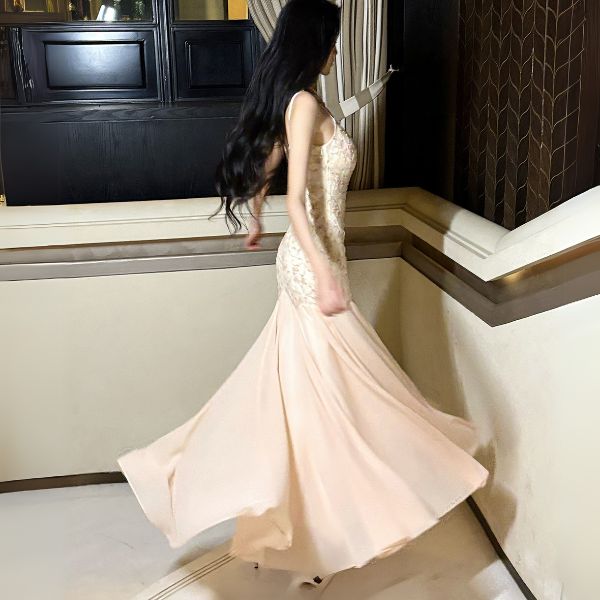 Chérie Feminine Embellished Flora Evening Dress