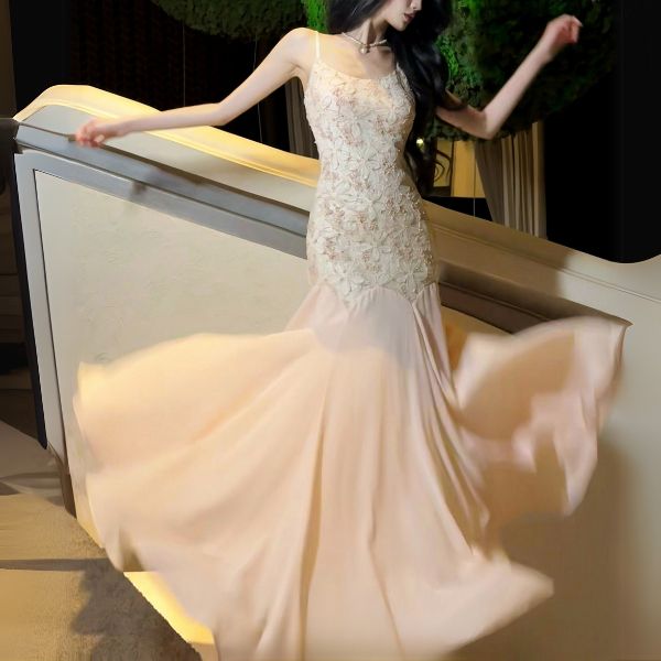 Chérie Feminine Embellished Flora Evening Dress