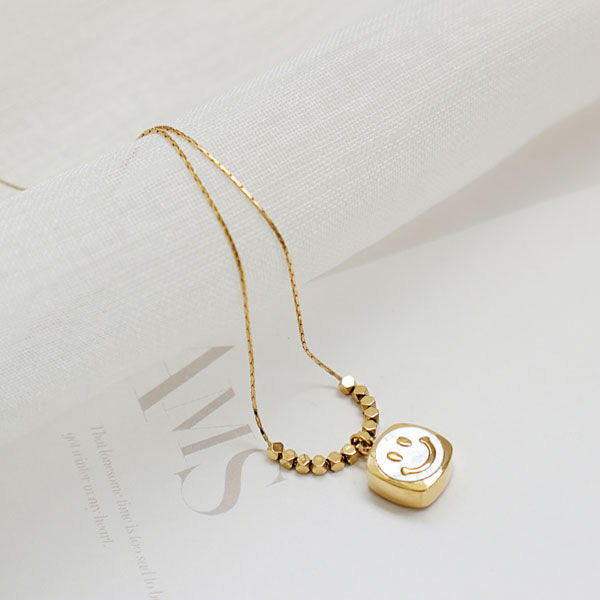 Callie Smiley Pearl Pendant Gold Necklace