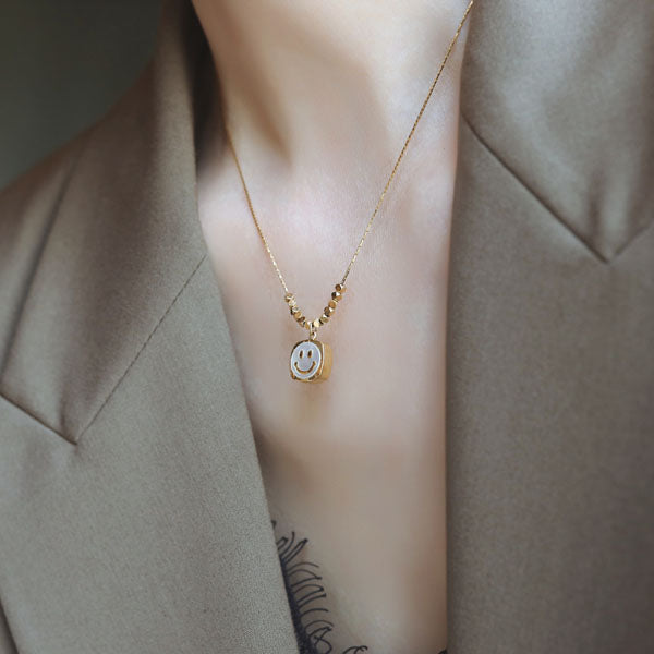 Callie Smiley Pearl Pendant Gold Necklace