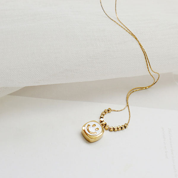 Callie Smiley Pearl Pendant Gold Necklace